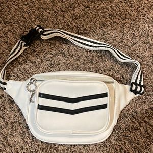 Wild Fable Fanny pack. Great condition. Adjustable belt.